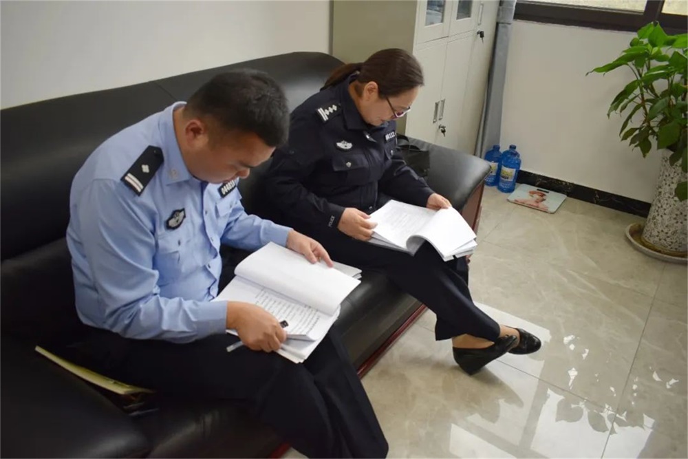 宿州市公安局治安支队副支队长朱卫红一行莅临公司检查指导(图3) 宿州市公安局治安支队副支队长朱卫红一行莅临公司检查指导(图3)